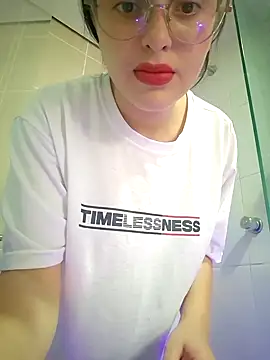 Snapshot of Artt_Juli chatting on February 2026 04:51:02 PM Artt Juli online show from February 2026 04:51:02 PM