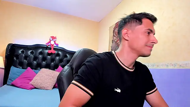 Snapshot of Mike_Conors chatting on February 2026 01:33:01 AM Mike Conors online show from February 2026 01:33:01 AM