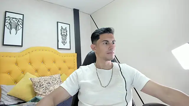 Mike Conors online show from April 2026 02:08:01 AM