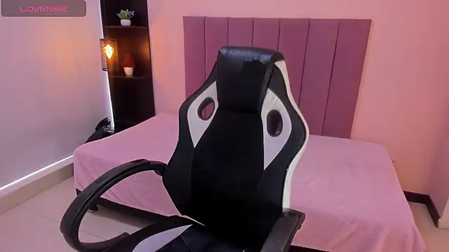 Snapshot of Raven_love chatting on February 2026 08:19:02 PM Raven love online show from February 2026 08:19:02 PM