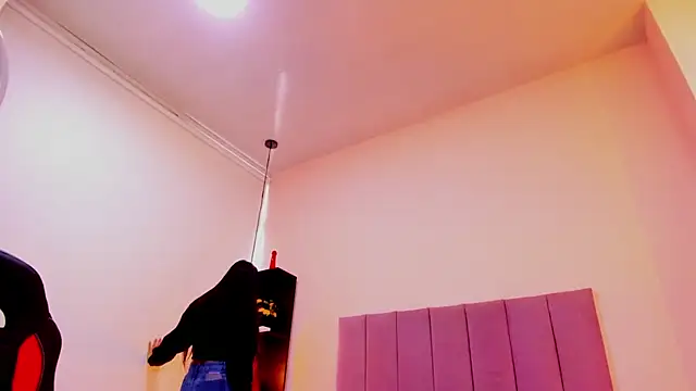 Raven love online show from April 2026 08:04:02 PM