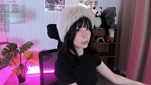 Laukyubey1 online show from February 2026 08:41:01 PM