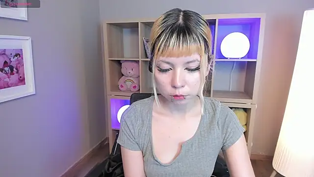 Laukyubey1 online show from April 2026 10:21:02 PM