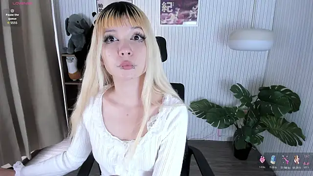 Laukyubey1 online show from April 2026 07:37:01 PM