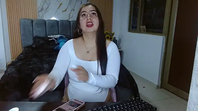 Alylatina online show from May 2026 02:37:02 PM