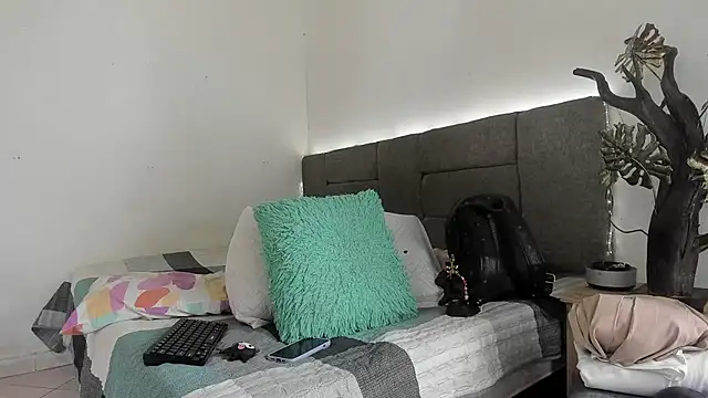 Zoel Amber20 online show from April 2026 10:02:02 PM