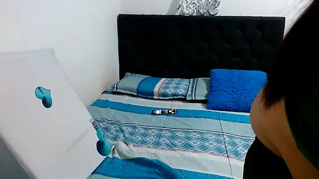 suzy paz online show from April 2026 11:41:02 PM