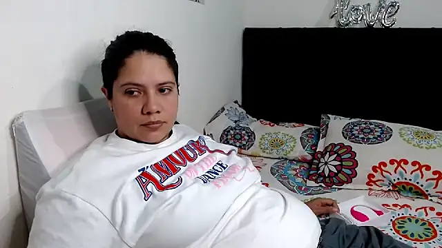 suzy paz online show from March 2026 09:07:02 PM