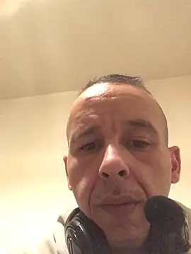 Snapshot of creativeX chatting on February 2026 10:28:02 PM creativeX online show from February 2026 10:28:02 PM