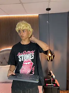 Noa 03 online show from March 2026 01:30:02 PM