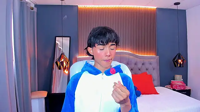 Noa 03 online show from March 2026 06:54:01 PM