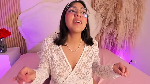 Snapshot of rebeca_taylor chatting on February 2026 06:19:02 AM rebeca taylor online show from February 2026 06:19:02 AM