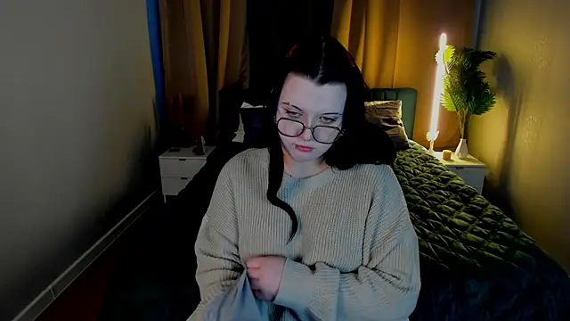 Snapshot of Kira_G0ld chatting on February 2026 01:05:02 AM Kira G0ld online show from February 2026 01:05:02 AM