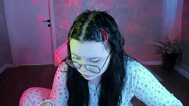 Kira G0ld online show from April 2026 01:12:01 AM