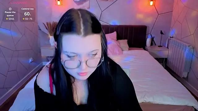 Kira G0ld online show from May 2026 08:31:01 AM