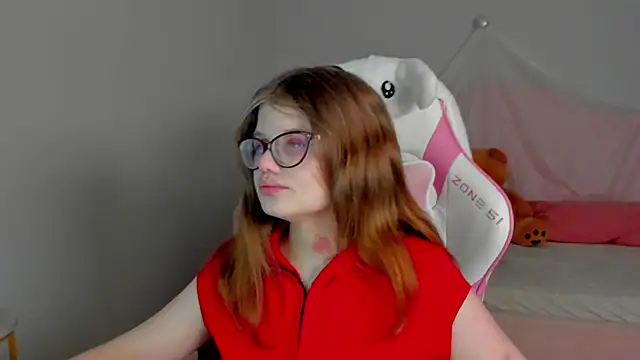 ChloeHalses online show from April 2026 06:15:02 PM