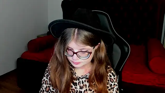 ChloeHalses online show from April 2026 05:03:01 AM