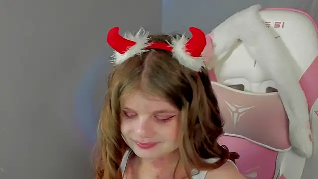 ChloeHalses online show from May 2026 05:02:02 PM