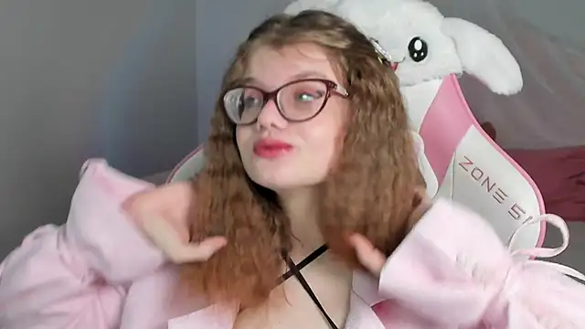 Snapshot of ChloeHalses chatting on February 2026 05:24:01 AM ChloeHalses online show from February 2026 05:24:01 AM