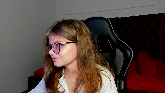 ChloeHalses online show from April 2026 05:05:01 PM