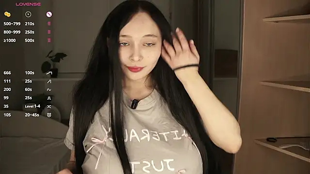 HannaHayles online show from March 2026 06:48:01 PM