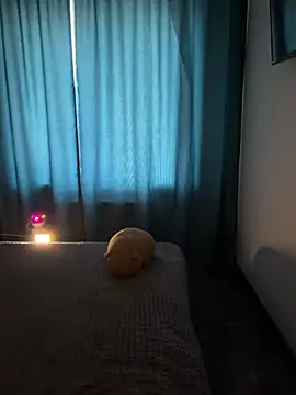 TwinkOliwer online show from February 2026 11:37:01 PM