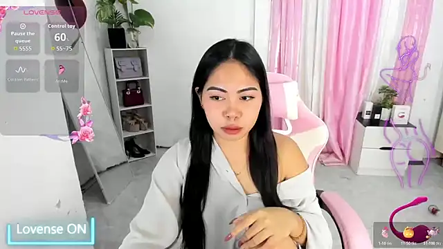 Ursweetyshaine online show from May 2026 12:37:02 AM