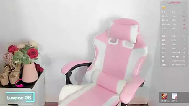 Snapshot of Ursweetyshaine chatting on February 2026 02:56:01 AM Ursweetyshaine online show from February 2026 02:56:01 AM