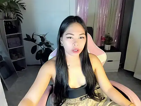 Ursweetyshaine online show from April 2026 11:34:02 PM