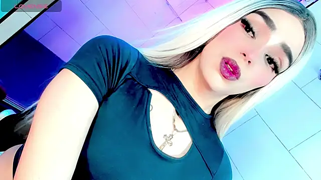 Snapshot of Maddye_Fox chatting on June 2026 03:28:02 AM Maddye Fox online show from June 2026 03:28:02 AM