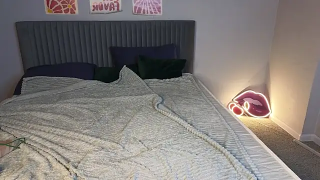 Snapshot of LovingWhisperr chatting on February 2026 01:18:02 AM LovingWhisperr online show from February 2026 01:18:02 AM