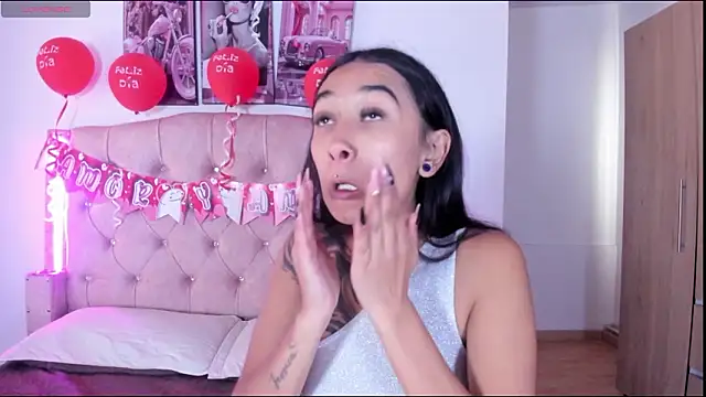 Snapshot of liittle__baby chatting on February 2026 12:07:01 PM liittle baby online show from February 2026 12:07:01 PM