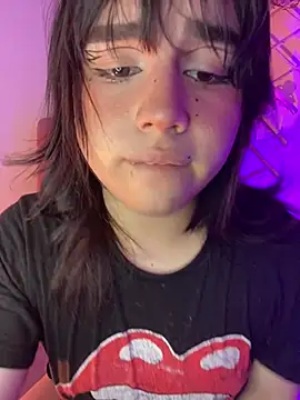Daniellesins1 online show from May 2026 02:11:01 AM