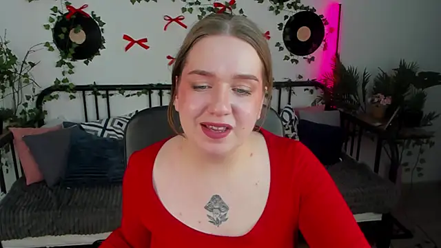 Snapshot of RachelDiRose chatting on February 2026 03:45:01 PM RachelDiRose online show from February 2026 03:45:01 PM