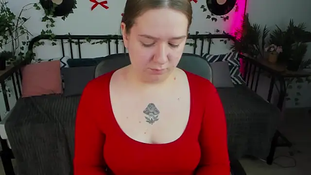 Snapshot of RachelDiRose chatting on February 2026 03:40:01 AM RachelDiRose online show from February 2026 03:40:01 AM