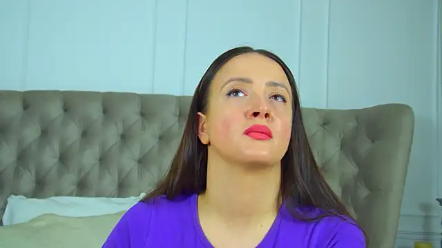 ElinaBellucci online show from April 2026 04:08:02 AM