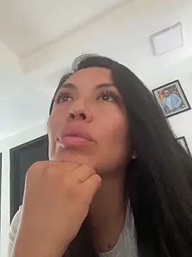 Emma Sanz   online show from April 2026 04:03:01 PM