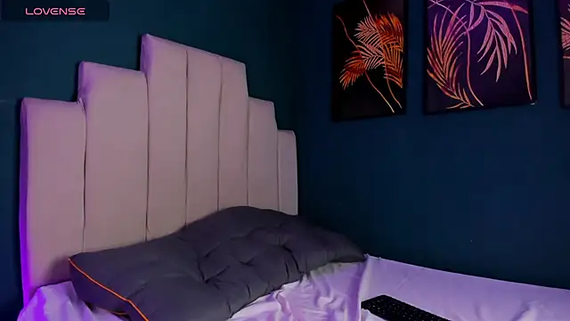 Adrienne   online show from April 2026 09:39:33 PM