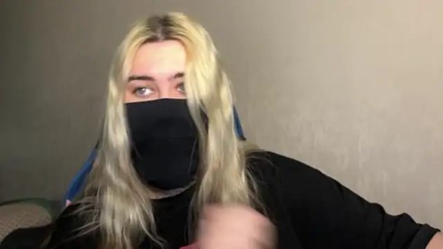 Snapshot of UnaXyling chatting on February 2026 11:18:02 PM UnaXyling online show from February 2026 11:18:02 PM