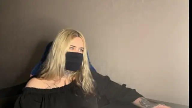 Snapshot of UnaXyling chatting on February 2026 01:27:01 PM UnaXyling online show from February 2026 01:27:01 PM