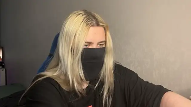 Snapshot of UnaXyling chatting on February 2026 09:28:01 AM UnaXyling online show from February 2026 09:28:01 AM