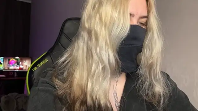 Snapshot of UnaXyling chatting on February 2026 11:13:01 PM UnaXyling online show from February 2026 11:13:01 PM