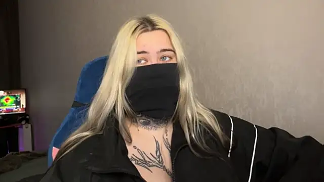 Snapshot of UnaXyling chatting on February 2026 11:23:01 PM UnaXyling online show from February 2026 11:23:01 PM