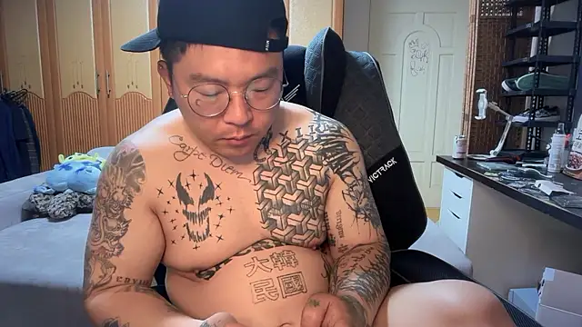 fxckuno online show from April 2026 01:57:02 PM