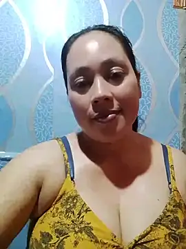 Snapshot of May_Bombs chatting on April 2026 01:13:02 AM May Bombs online show from April 2026 01:13:02 AM