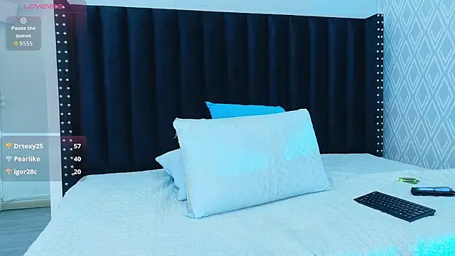 tightlittleebony online show from February 2026 11:07:01 PM