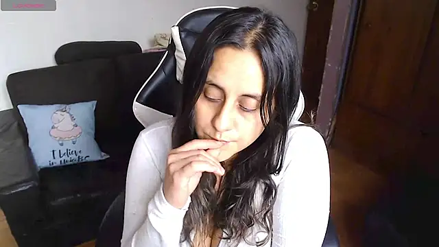 MeliisaRobers online show from April 2026 06:43:01 PM