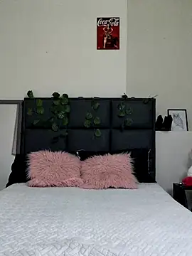 Snapshot of Julieta_Parker chatting on February 2026 12:46:02 PM Julieta Parker online show from February 2026 12:46:02 PM