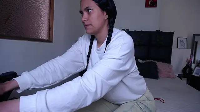 Snapshot of Julieta_Parker chatting on February 2026 05:21:01 PM Julieta Parker online show from February 2026 05:21:01 PM