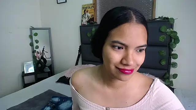 Julieta Parker online show from March 2026 12:58:01 PM